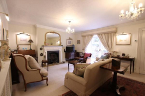 Charming & spacious Georgian garden flat